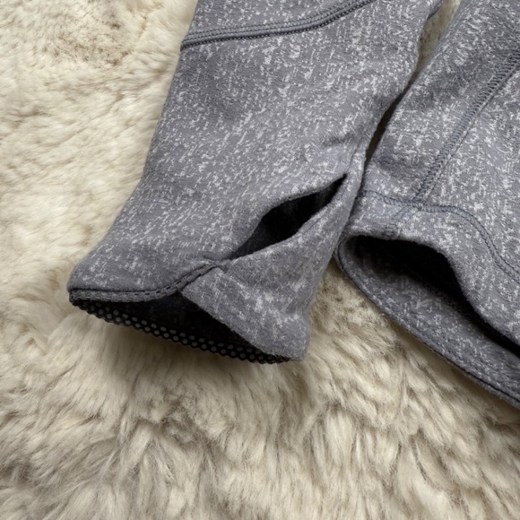 Lululemon Outrun Long Sleeve Jacquard Arctic Ice Grey Shirt Women's Small - Picture 3 of 7